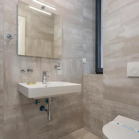 2 Bedroom In *