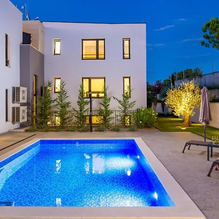 2 Bedroom In *