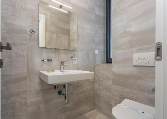 2 Bedroom In *