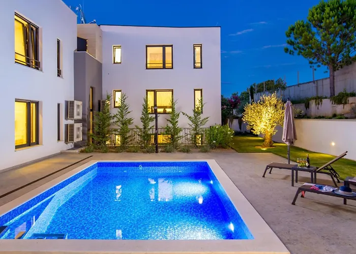 2 Bedroom In *