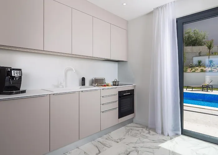 2 Bedroom In Appartement Malinska