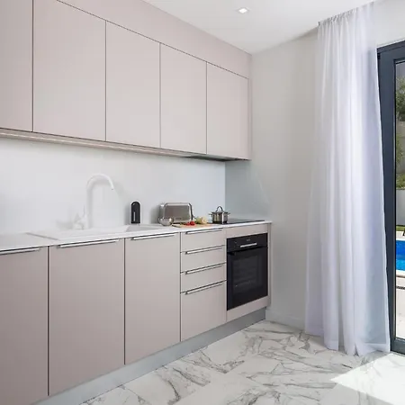 2 Bedroom In Appartamento Malinska